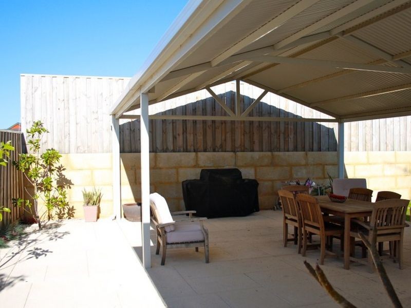 299 Peelwood Parade, Halls Head WA 6210