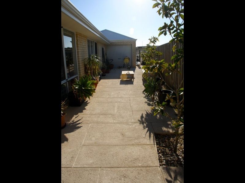 299 Peelwood Parade, Halls Head WA 6210