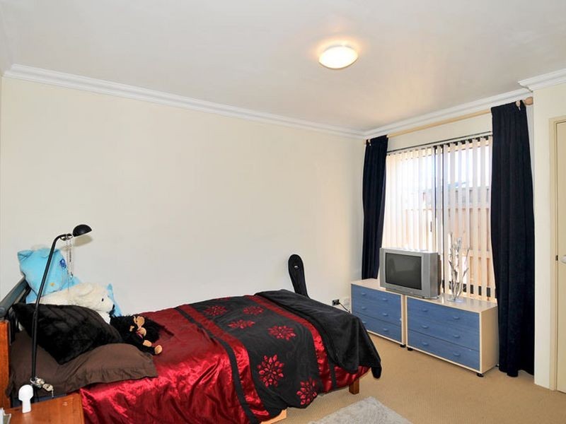 7 Zinnia Lane, Halls Head WA 6210