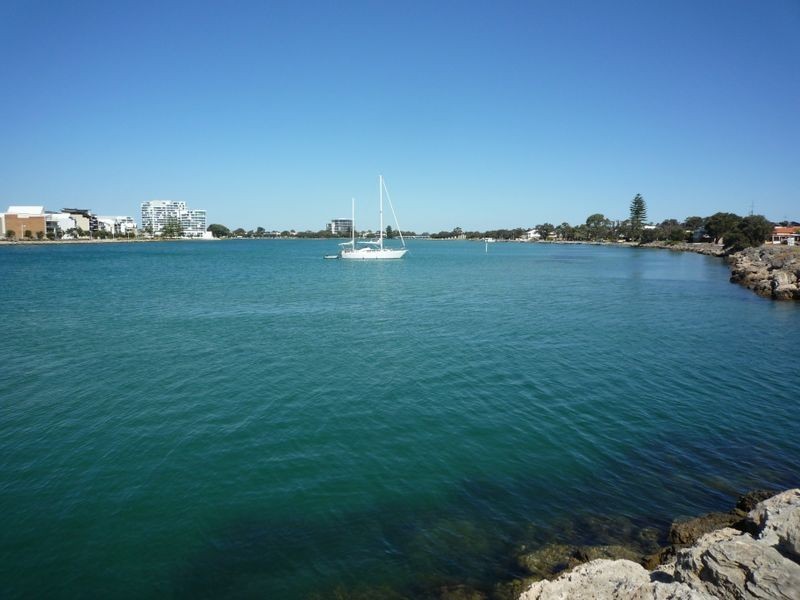 1 Kent Close, Halls Head WA 6210