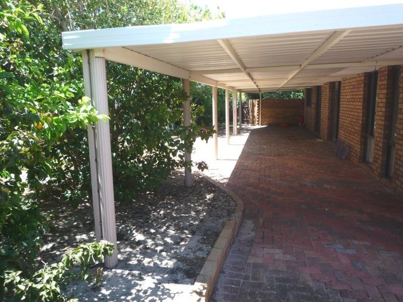 1 Kent Close, Halls Head WA 6210