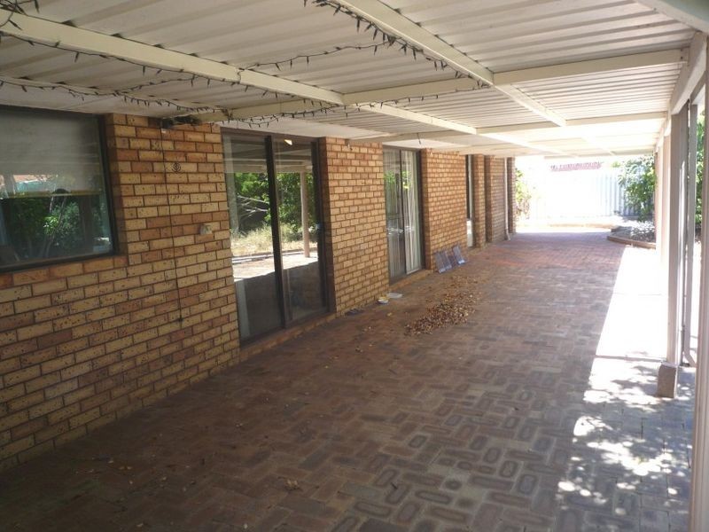 1 Kent Close, Halls Head WA 6210