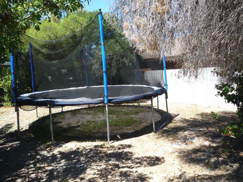 1 Kent Close, Halls Head WA 6210