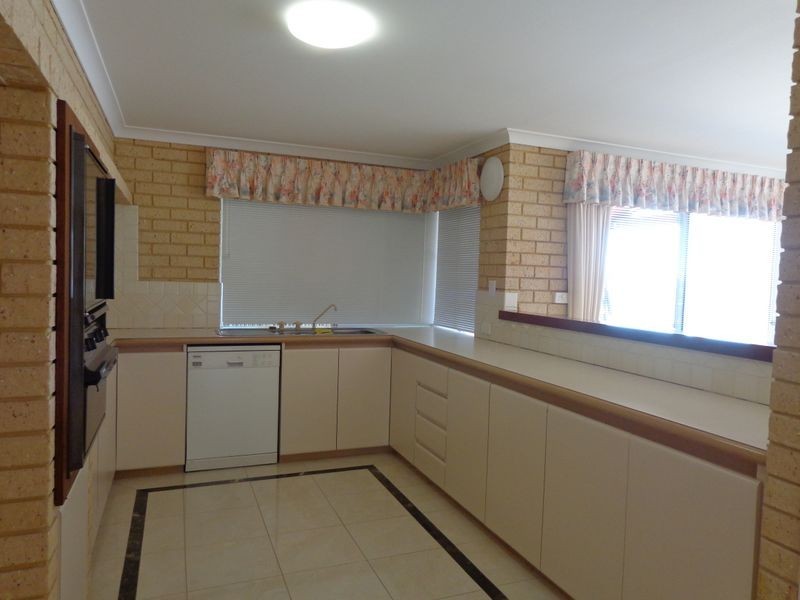 13 Fortescue Court, Dudley Park WA 6210