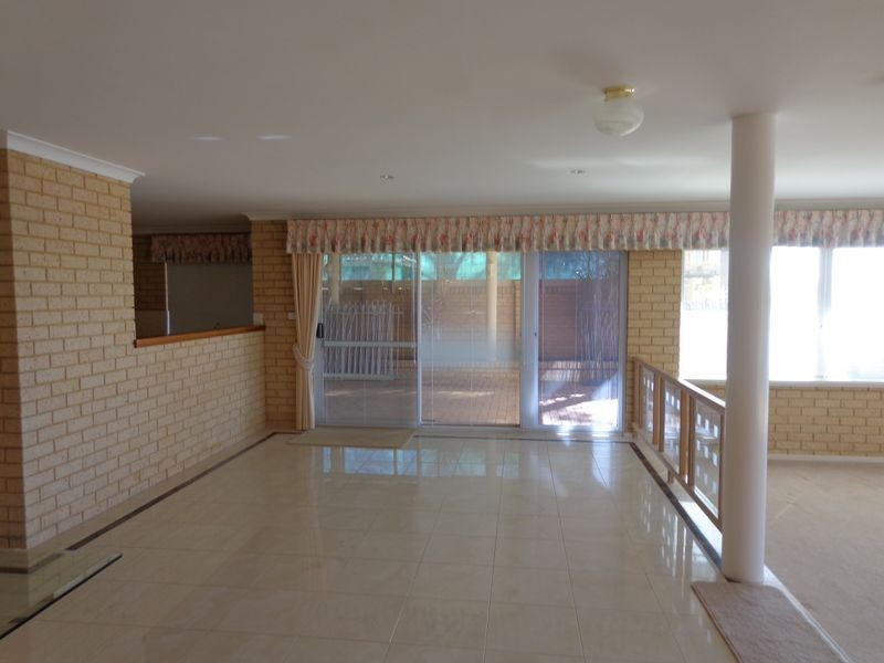 13 Fortescue Court, Dudley Park WA 6210