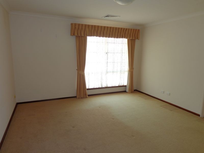 13 Fortescue Court, Dudley Park WA 6210