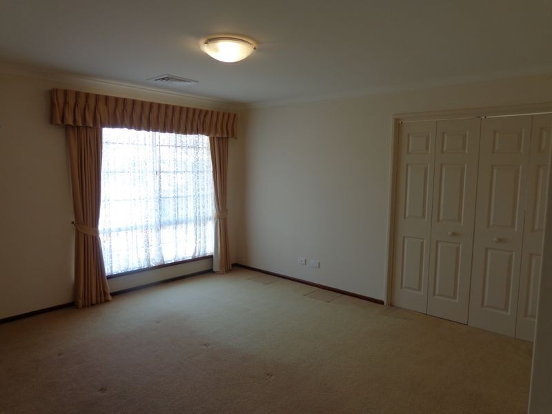 13 Fortescue Court, Dudley Park WA 6210