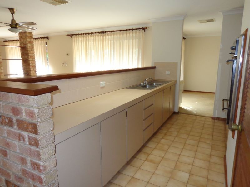 79 Glencoe Parade, Halls Head WA 6210