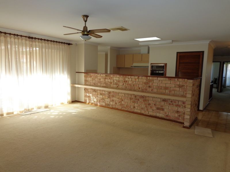 79 Glencoe Parade, Halls Head WA 6210