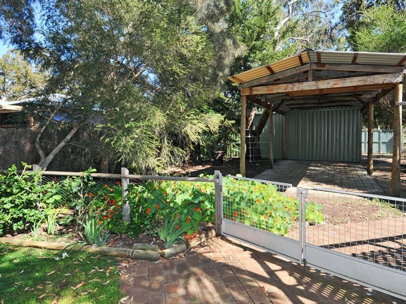 15 Nutbush Avenue, Falcon WA 6210