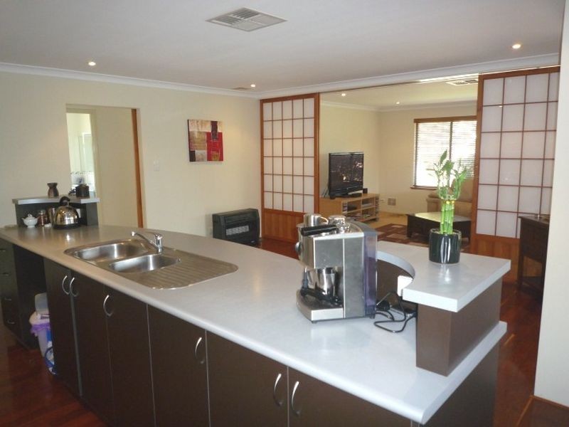 72 Pebble Beach Boulevarde, Meadow Springs WA 6210