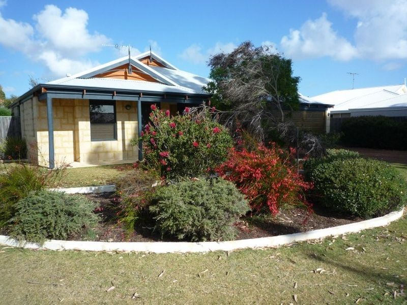 72 Pebble Beach Boulevarde, Meadow Springs WA 6210