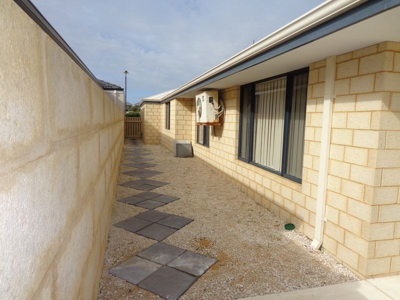 8 Conch Way, Wannanup WA 6210