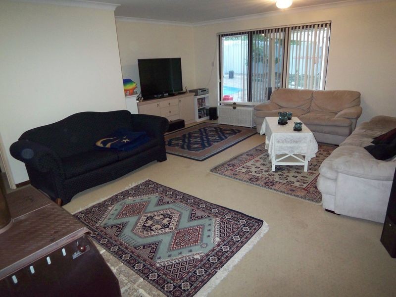 3 Gleneagles Place, Halls Head WA 6210