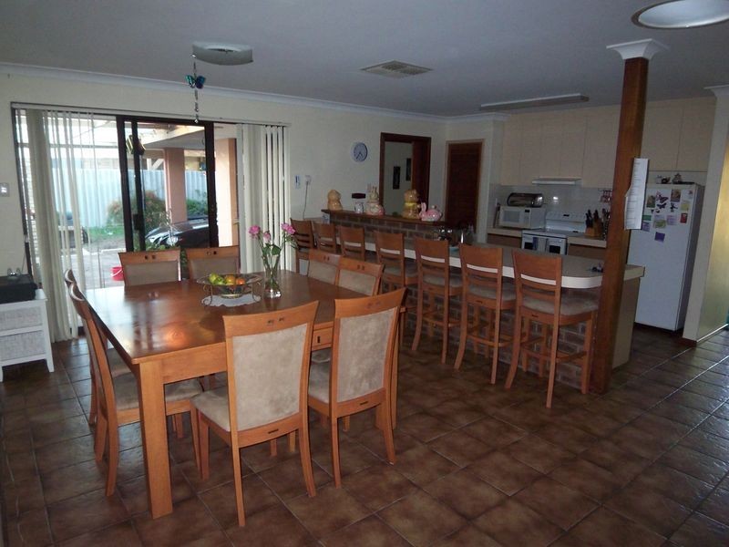 3 Gleneagles Place, Halls Head WA 6210