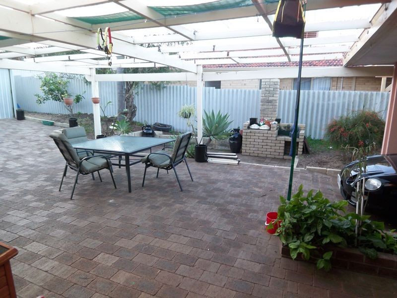 3 Gleneagles Place, Halls Head WA 6210