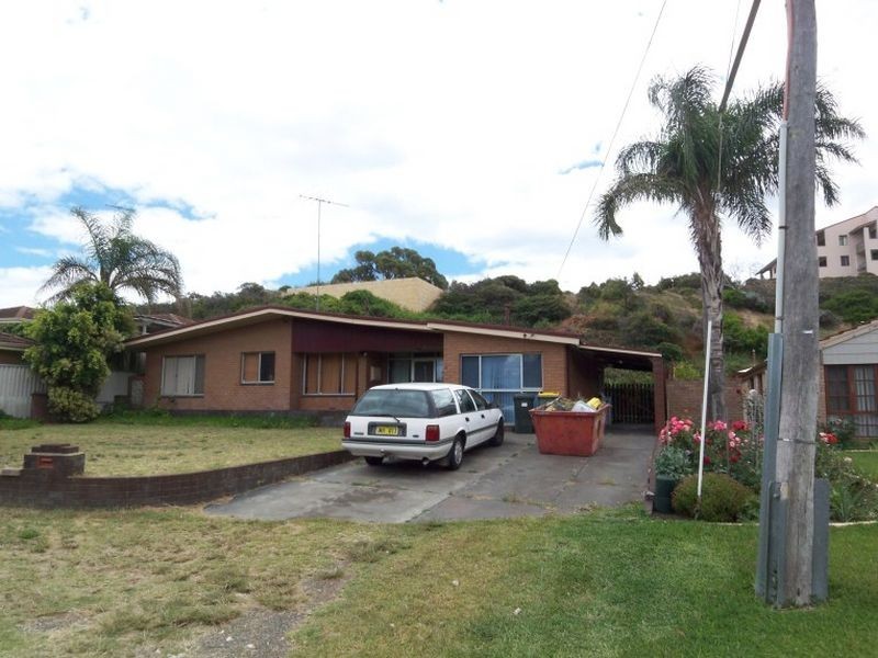 3 Murray Crescent, Halls Head WA 6210