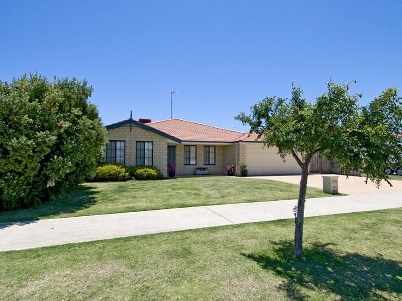 208 Peelwood Parade, Halls Head WA 6210