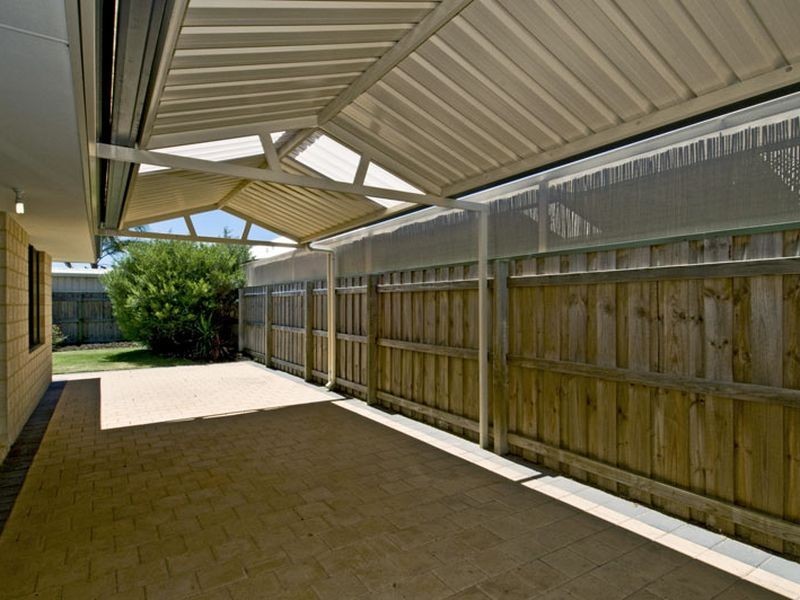 208 Peelwood Parade, Halls Head WA 6210