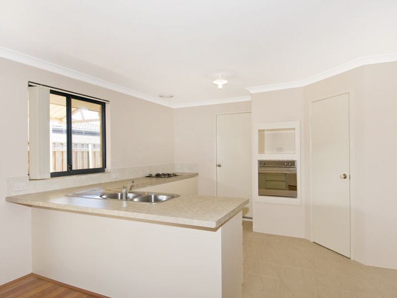 208 Peelwood Parade, Halls Head WA 6210