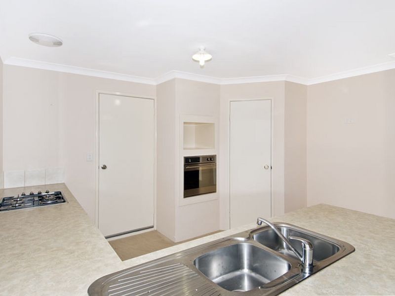 208 Peelwood Parade, Halls Head WA 6210