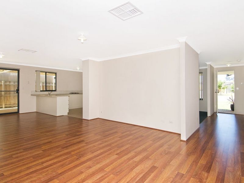 208 Peelwood Parade, Halls Head WA 6210