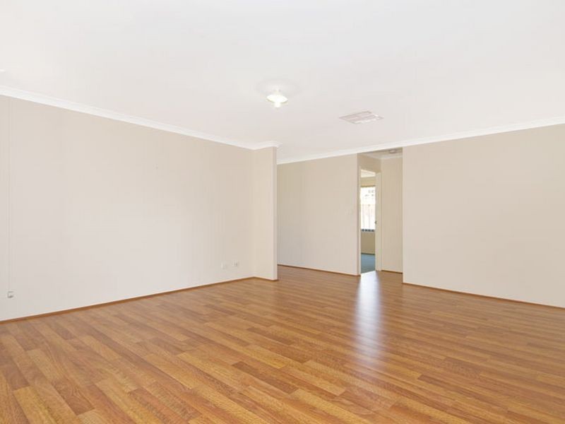 208 Peelwood Parade, Halls Head WA 6210