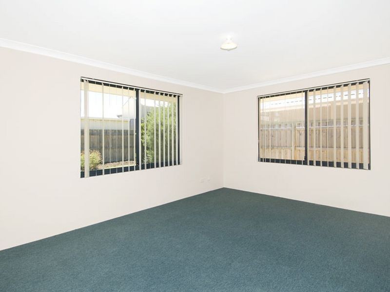 208 Peelwood Parade, Halls Head WA 6210