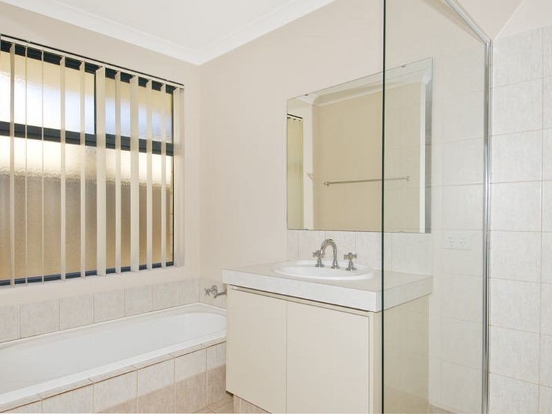 208 Peelwood Parade, Halls Head WA 6210