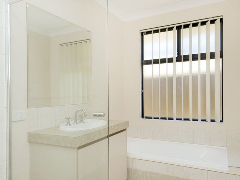 208 Peelwood Parade, Halls Head WA 6210