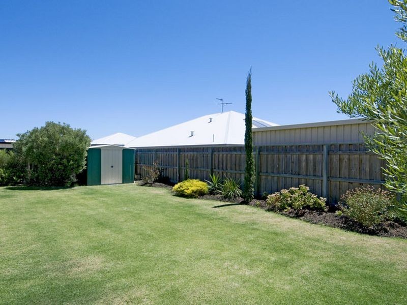 208 Peelwood Parade, Halls Head WA 6210