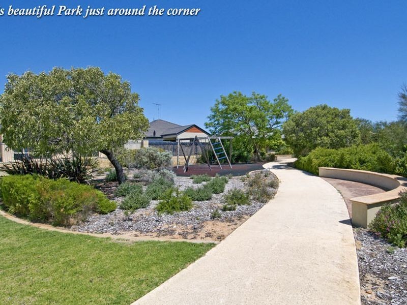 208 Peelwood Parade, Halls Head WA 6210