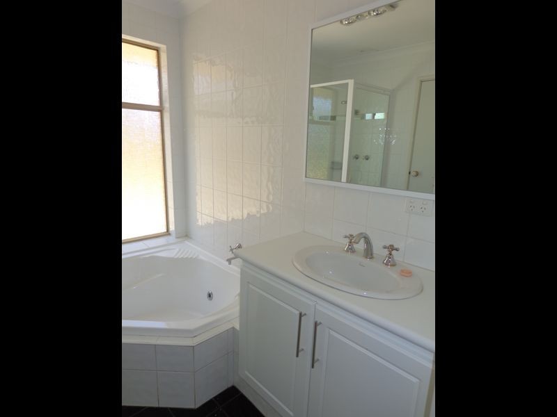 15 Windermere Way, Greenfields WA 6210