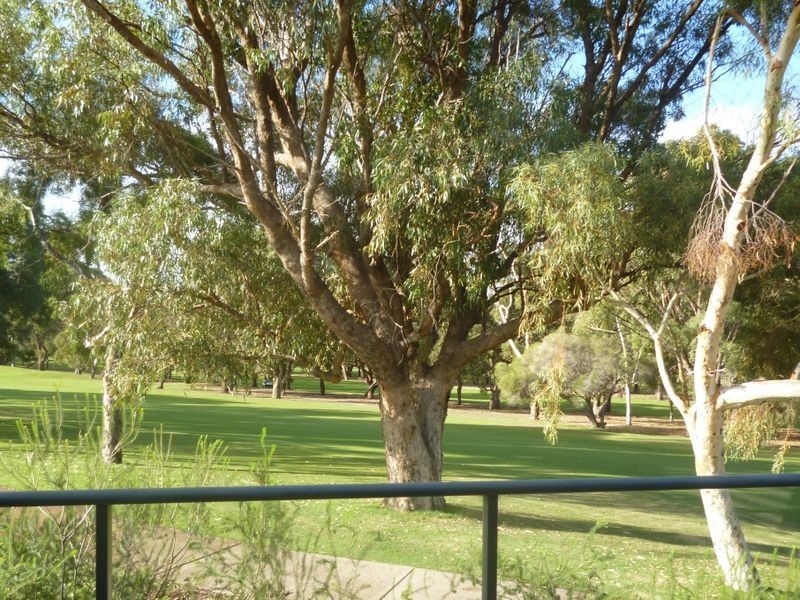 18/44 Golfers Retreat, Halls Head WA 6210