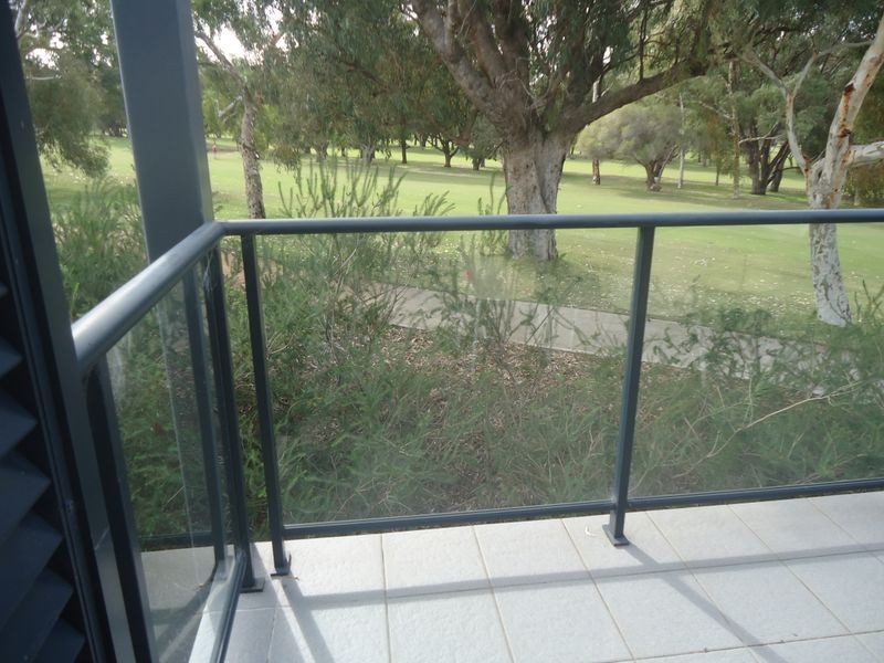 18/44 Golfers Retreat, Halls Head WA 6210