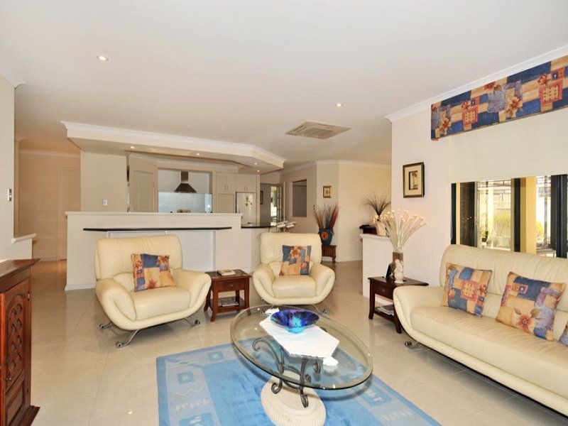 5 Tadorna View, Dudley Park WA 6210