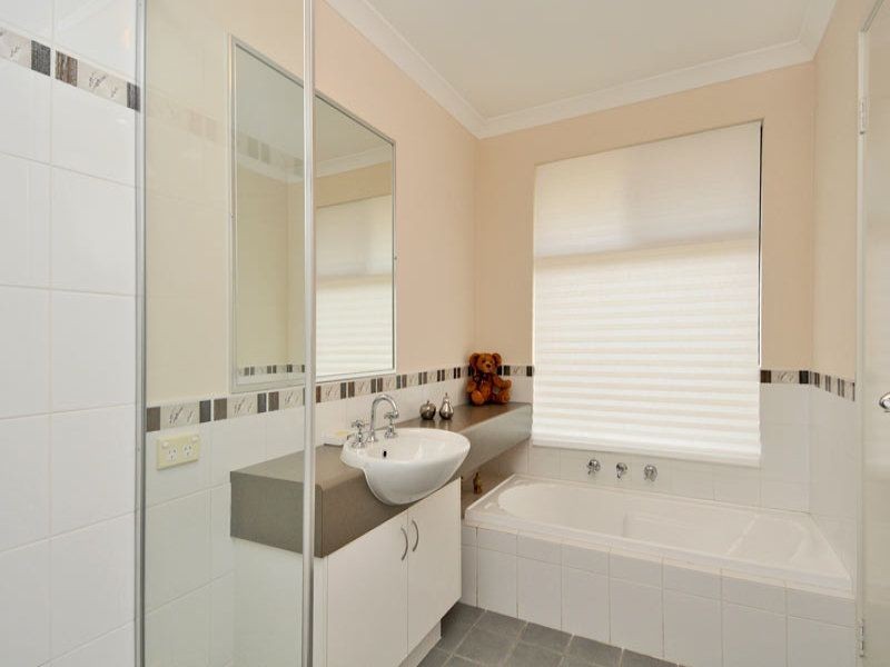 5 Tadorna View, Dudley Park WA 6210