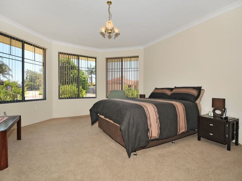 100 Willoughbridge Crescent, Erskine WA 6210