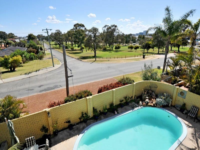 110 Mclarty Road, Halls Head WA 6210