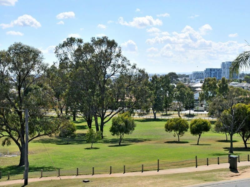 110 Mclarty Road, Halls Head WA 6210