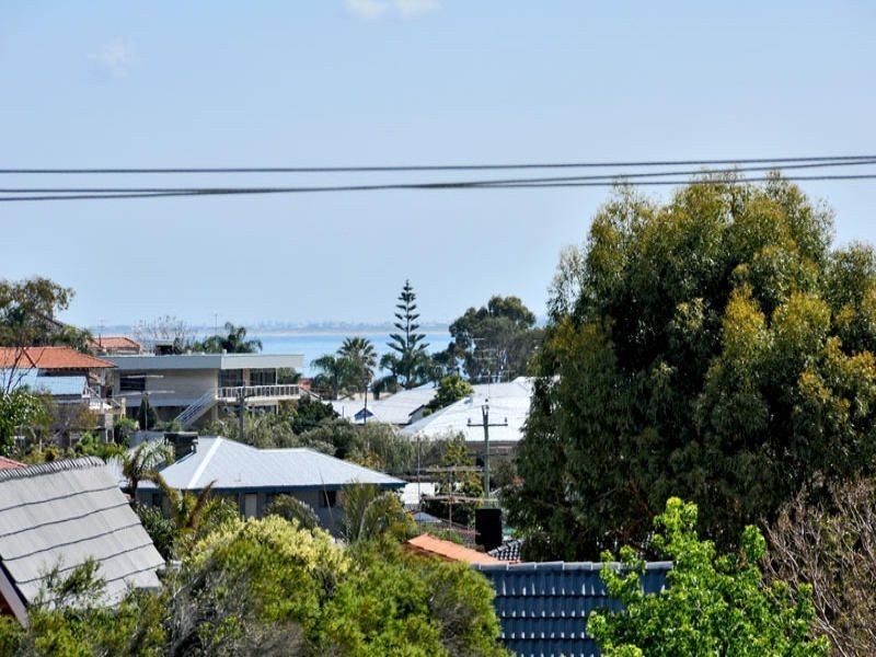 110 Mclarty Road, Halls Head WA 6210
