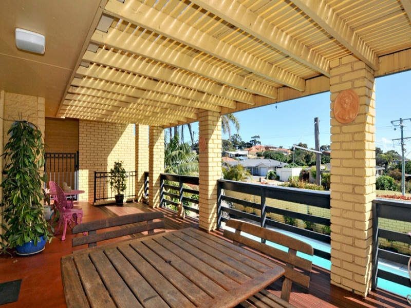 110 Mclarty Road, Halls Head WA 6210