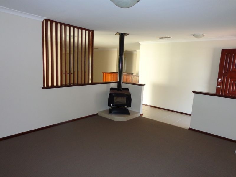 29 Kookerbrook Street, Dudley Park WA 6210