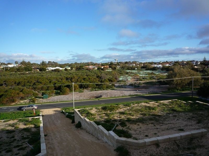 2/92 Janis Street, Halls Head WA 6210