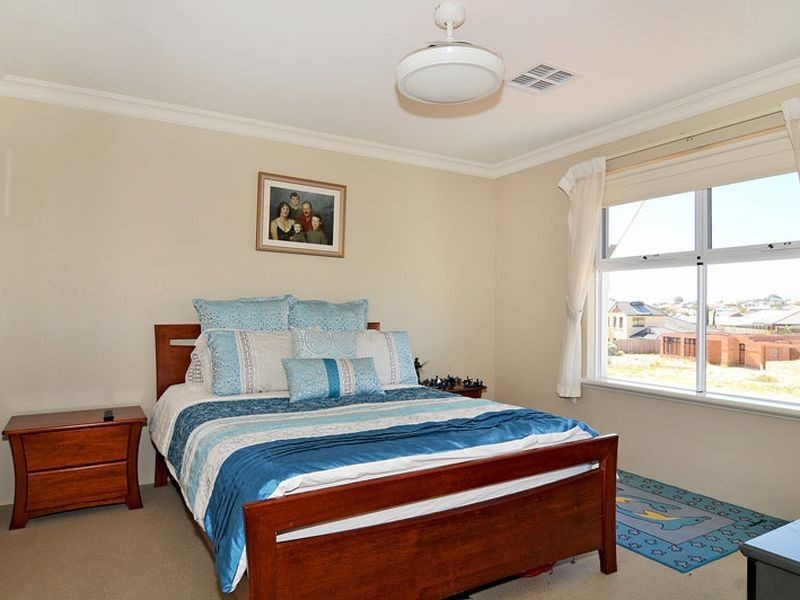 28 Hideaway Cove, Halls Head WA 6210