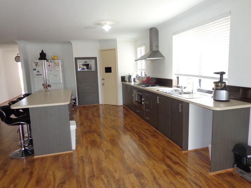 10 Sequin Close, Meadow Springs WA 6210