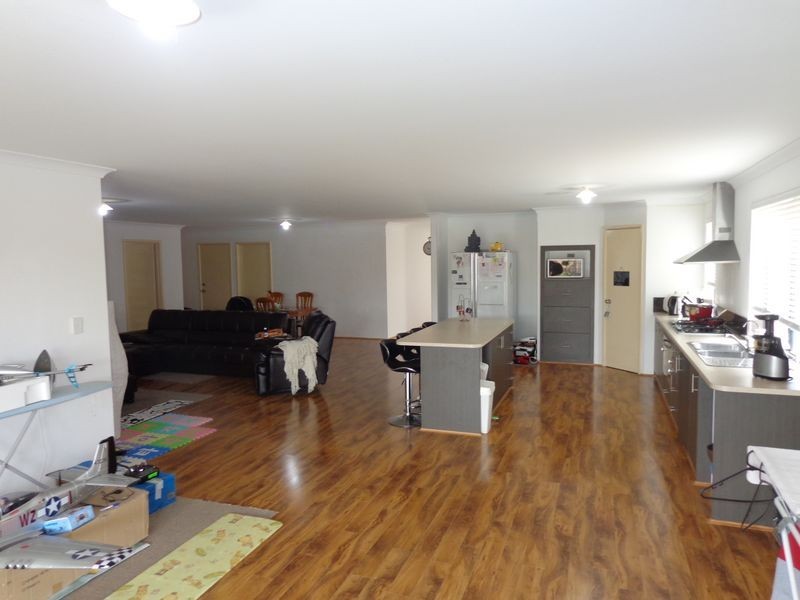 10 Sequin Close, Meadow Springs WA 6210