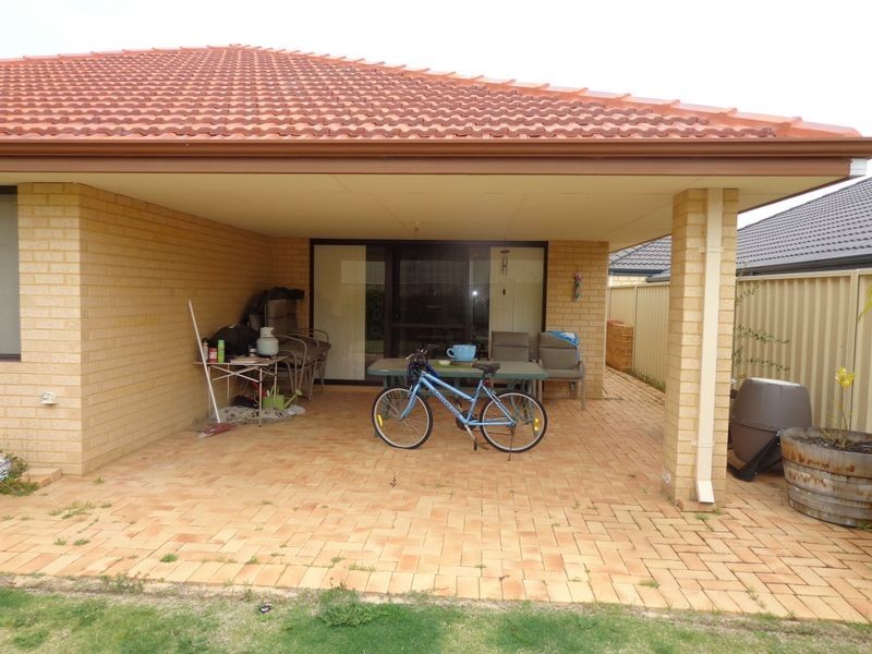 6 Lismore Ridge, Lakelands WA 6180