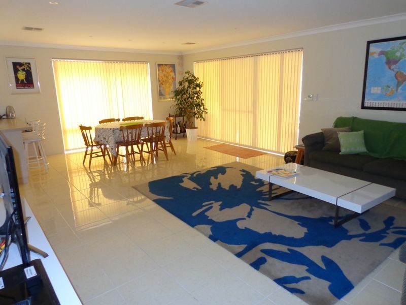 6 Lismore Ridge, Lakelands WA 6180