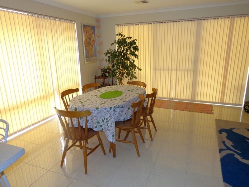 6 Lismore Ridge, Lakelands WA 6180